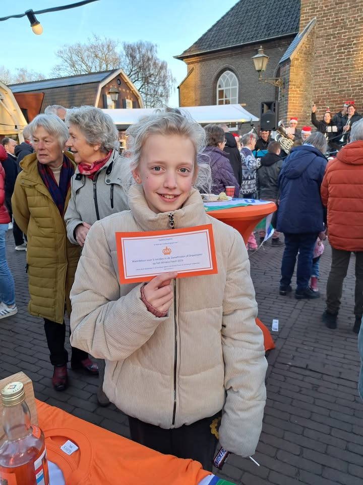 Op de kerstmarkt stonden wij met het ‘Radje voor de sfeer’. Er zijn 3 hoofdprijswinnaars d…
