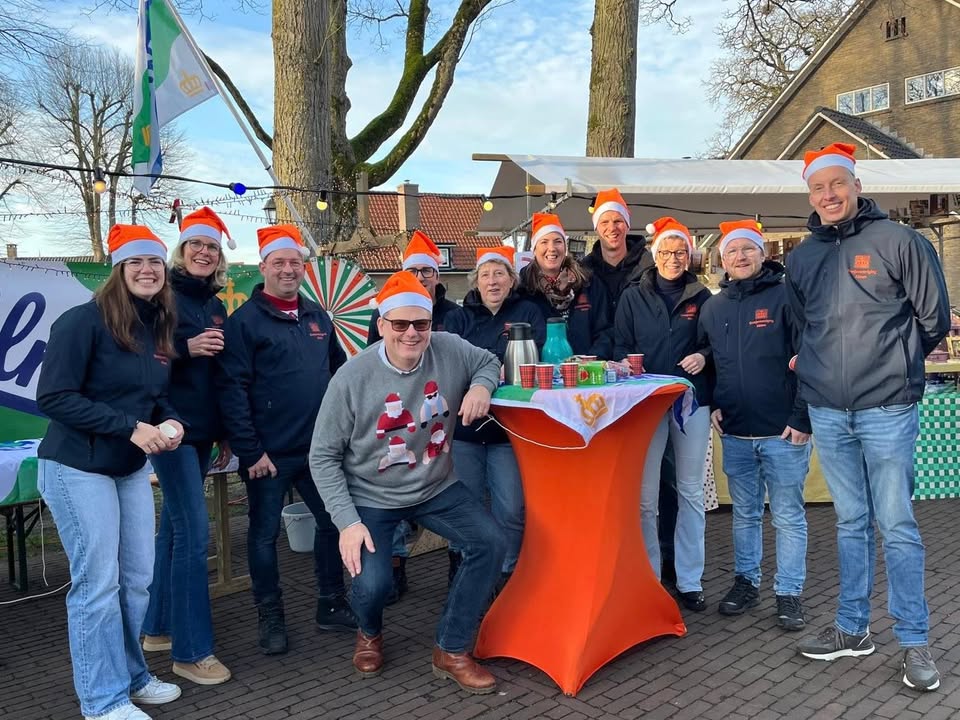 Op de kerstmarkt stonden wij met het ‘Radje voor de sfeer’. Er zijn 3 hoofdprijswinnaars d…