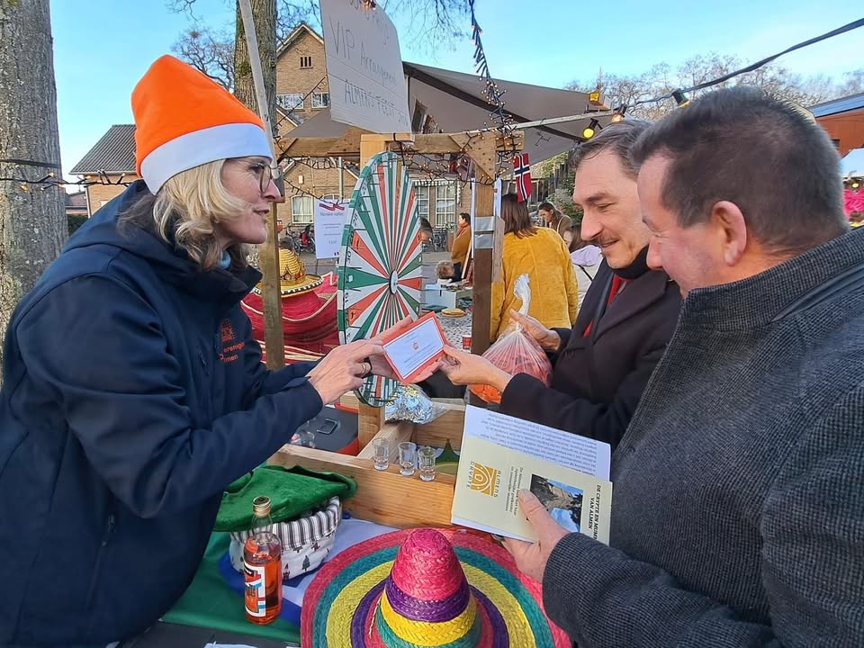 Op de kerstmarkt stonden wij met het ‘Radje voor de sfeer’. Er zijn 3 hoofdprijswinnaars d…