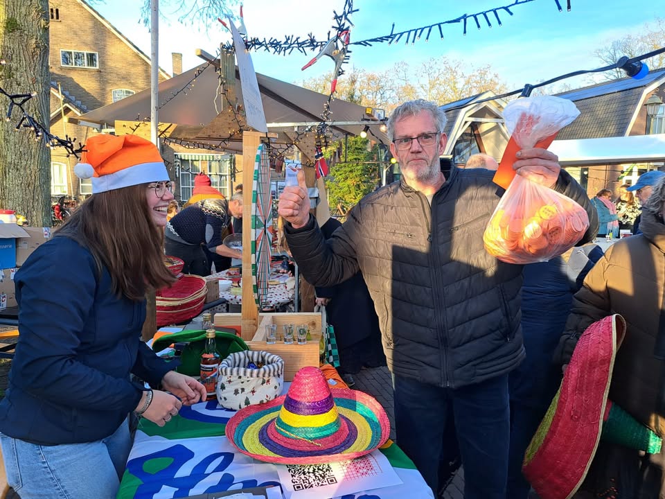 Op de kerstmarkt stonden wij met het ‘Radje voor de sfeer’. Er zijn 3 hoofdprijswinnaars d…