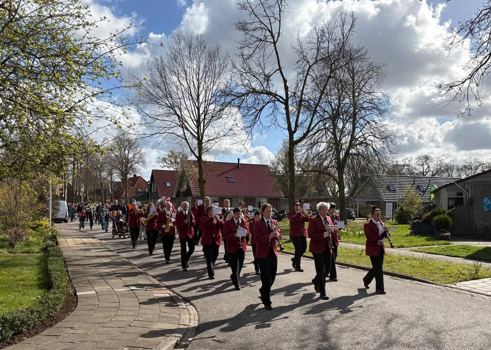 We kunnen terugkijken op een geslaagde Palmpaasoptocht. Een vrolijke optocht met veel kind…