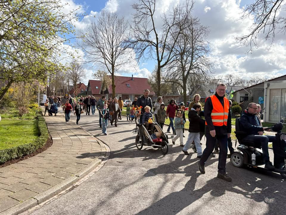 We kunnen terugkijken op een geslaagde Palmpaasoptocht. Een vrolijke optocht met veel kind…