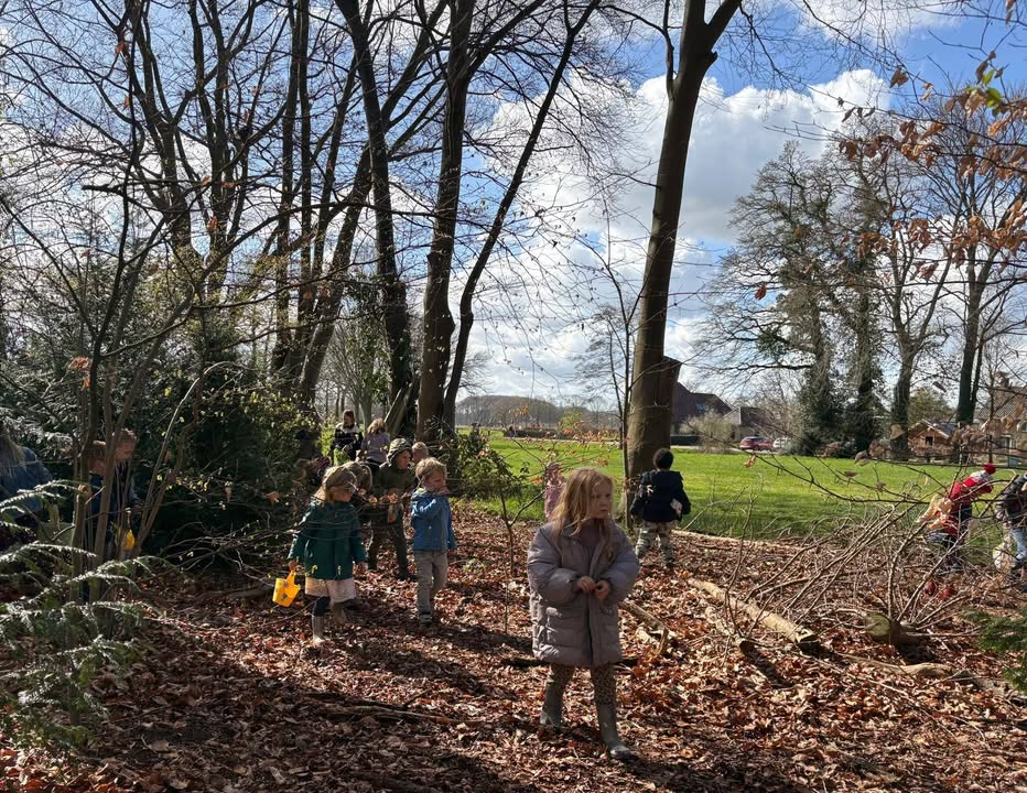 We kunnen terugkijken op een geslaagde Palmpaasoptocht. Een vrolijke optocht met veel kind…