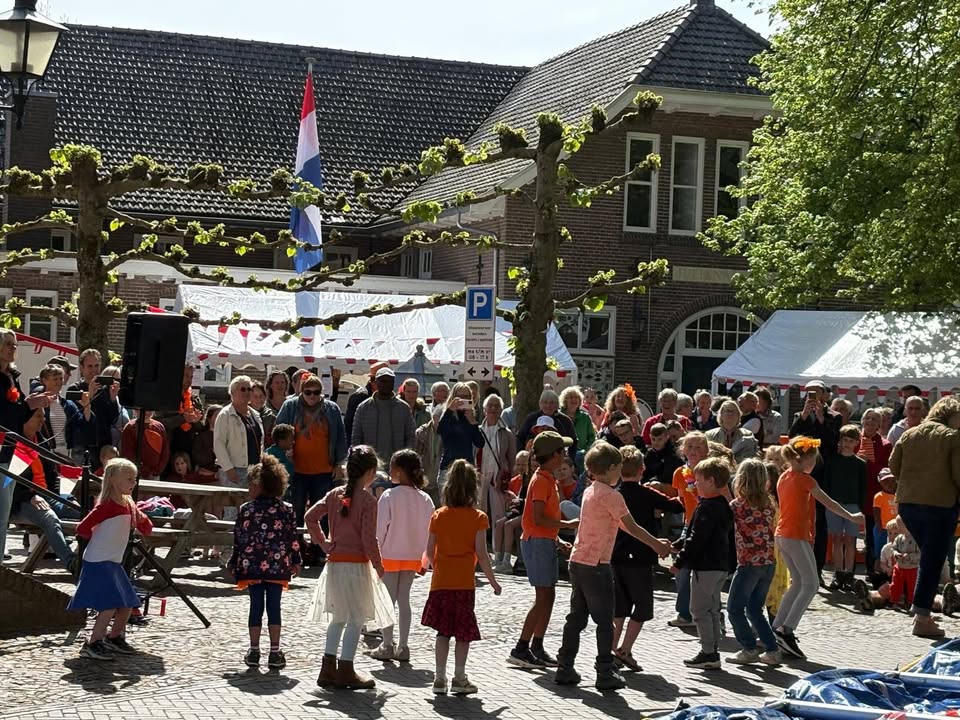 Het was wederom een geslaagde Koningsdag in Almen.