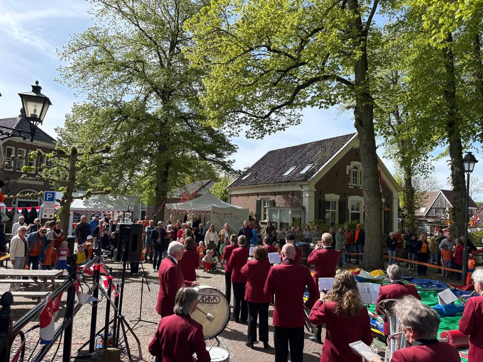 Het was wederom een geslaagde Koningsdag in Almen.