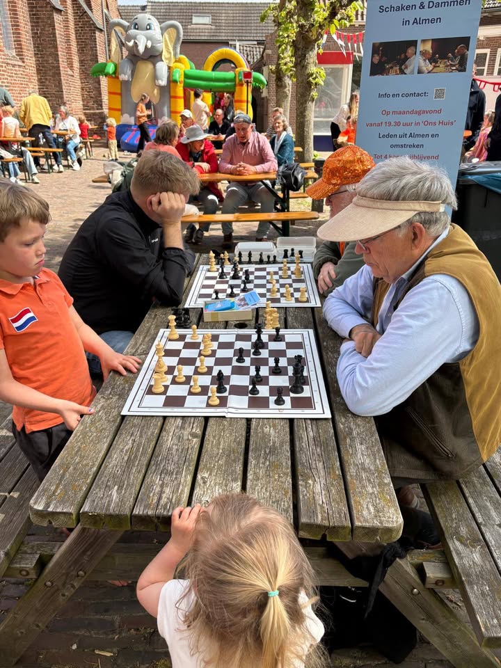 Het was wederom een geslaagde Koningsdag in Almen.