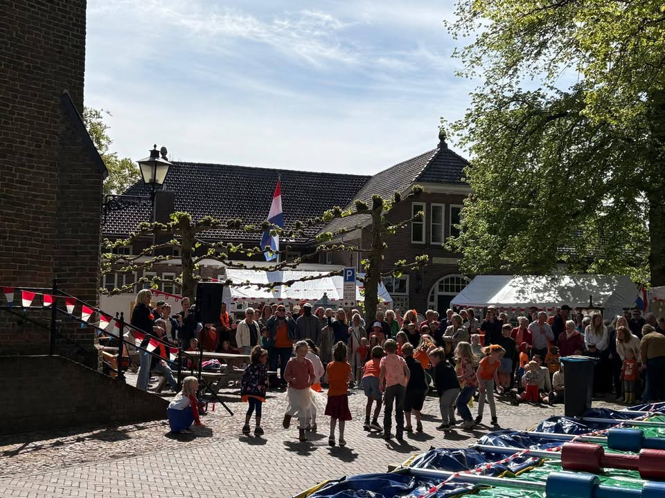 Het was wederom een geslaagde Koningsdag in Almen.